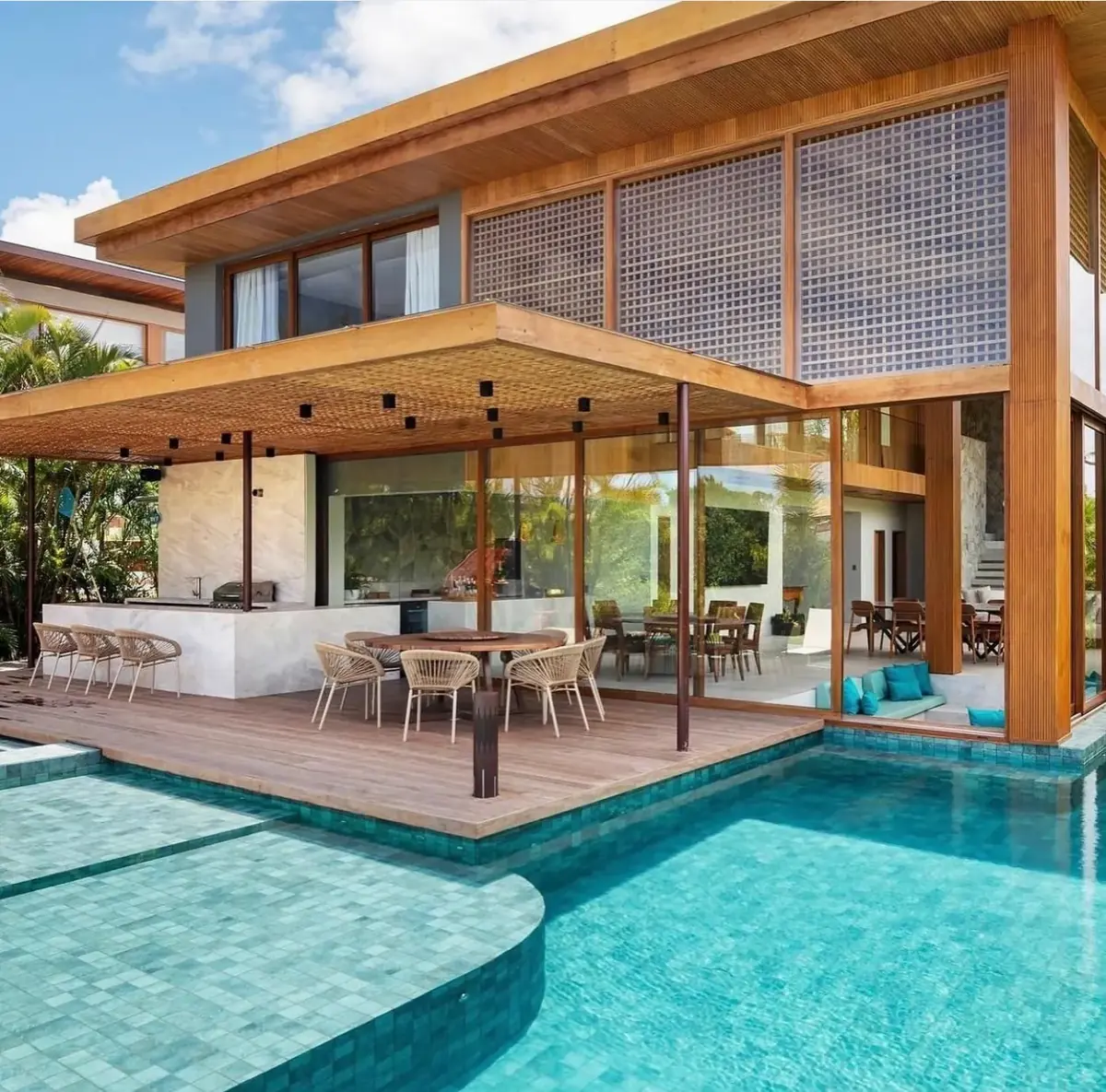 Casa com piscina e área gourmet com automação HomeLife