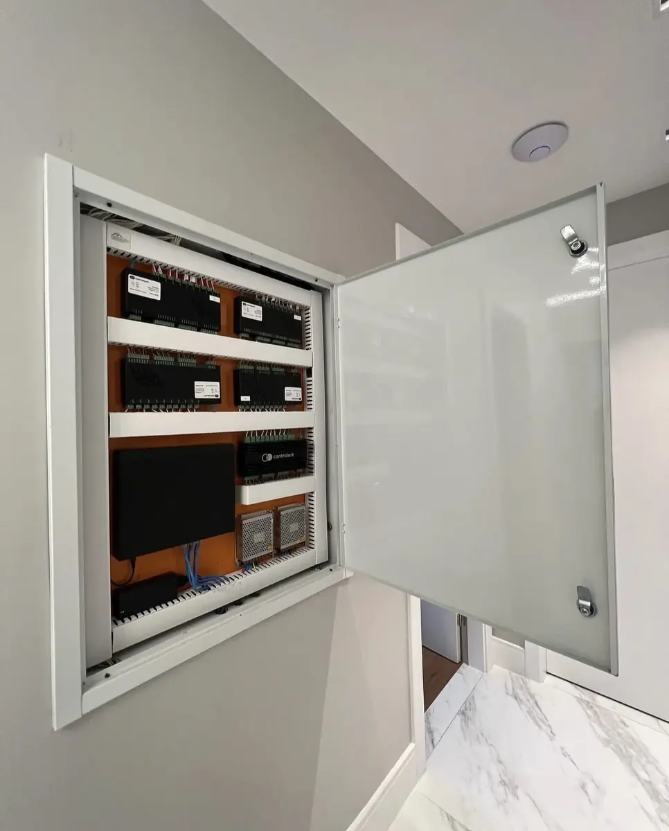 Quadro de automação Controlart montado pela HomeLife